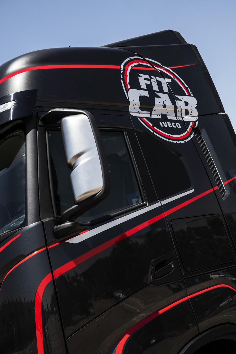 Детали экстерьера Iveco S-WAY Fit Cab Concept 2019 года  (фото 3 из 13)
